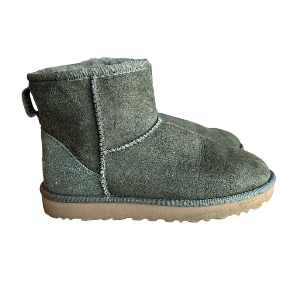 UGG Classic Mini II Boots – Women’s Size 6